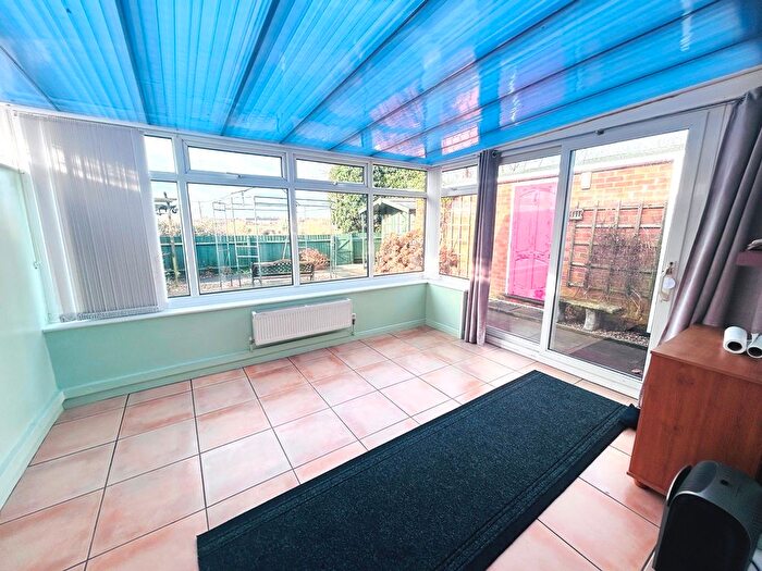 2 Bedroom Semi-Detached Bungalow For Sale In Lingfield Road, Evesham, WR11
