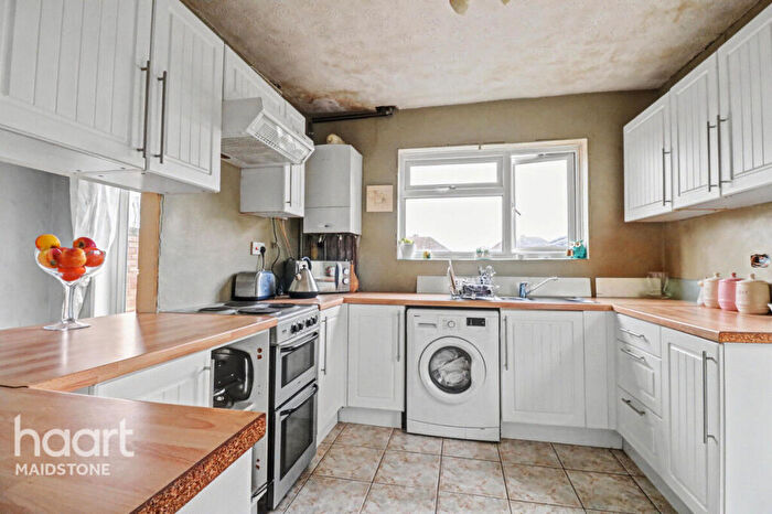 3 Bedroom Semi Detached House For Sale In Surrey Road, Maidstone, ME15