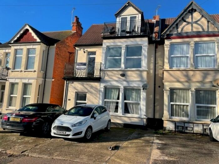 1 Bedroom Apartment To Rent In Grosvenor Road, Westcliff-on-Sea, SS0