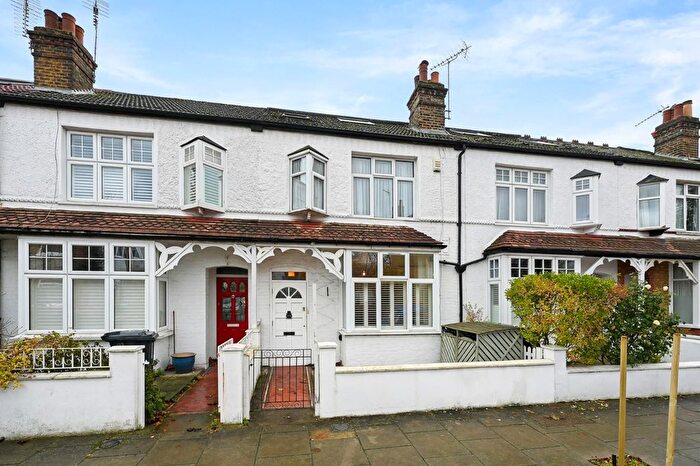 3 Bedroom Property For Sale In Convent Gardens, Ealing, W5