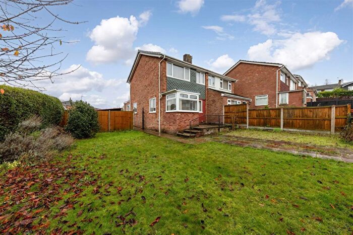 3 Bedroom Semi Detached House For Sale In Amhirst Close, Norwich, NR3