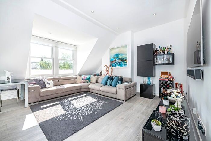 2 Bedroom Flat To Rent In Hilltop Road, West Hampstead, NW6