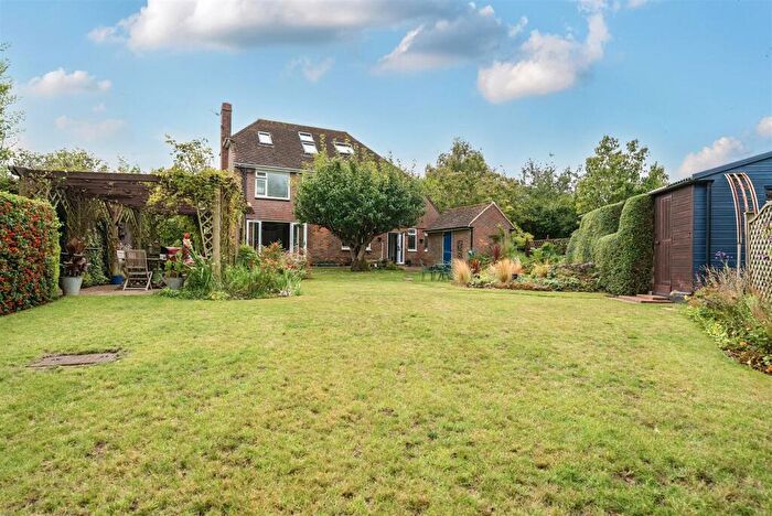 4 Bedroom Detached House For Sale In Dean Street, East Farleigh, ME15