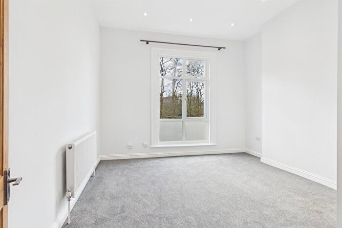 2 Bedroom Flat To Rent In Coombe Road, Croydon, CR0