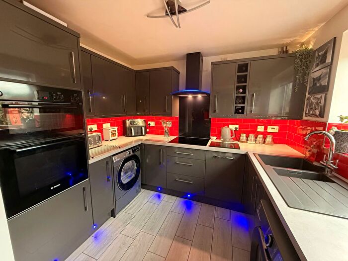 3 Bedroom Town House To Rent In Oaktree Close, Sutton-In-Ashfield, NG17