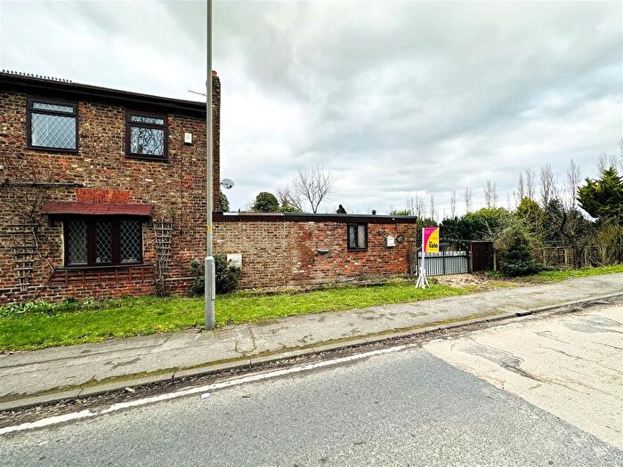 2 Bedroom Cottage For Sale In Leeds Road, Thorpe Willoughby, Selby, YO8