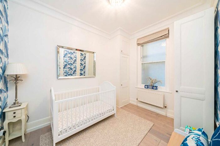 2 Bedroom Flat For Sale In Parklands, Surbiton, KT5