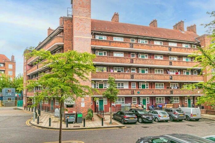 3 Bedroom Flat To Rent In Pembury Road, Hackney, E5