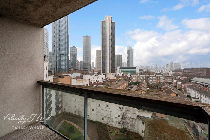 2 Bedroom Flat For Sale In City Tower, Limeharbour, London, E14