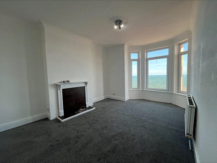 2 Bedroom Apartment To Rent In Dawlish Flat With Sea Views, EX7