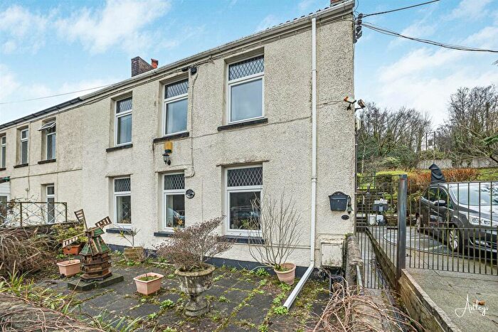 4 Bedroom Semi-Detached House For Sale In Cefn Coed Cottages, Crynant, Neath, SA10