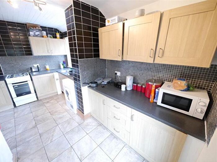 6 Bedroom House To Rent In St. Chads View, Leeds, LS6