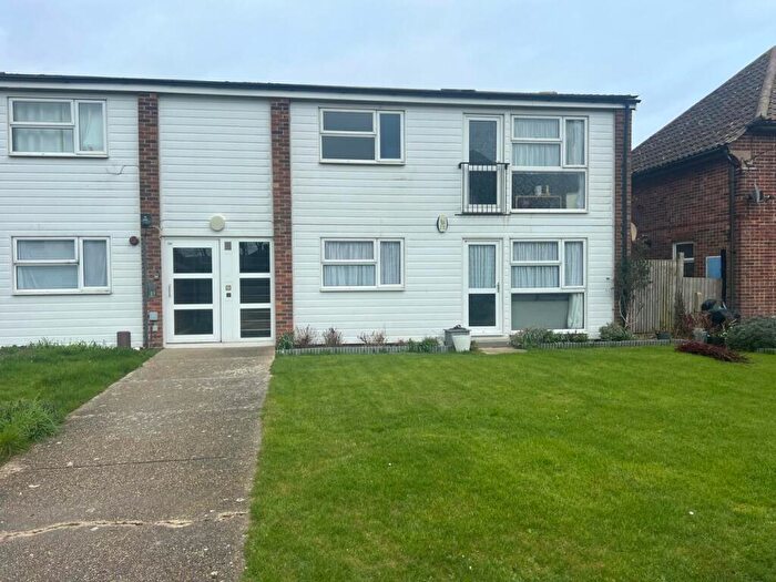 1 Bedroom Flat For Sale In Pondtail Court, Kirby Cross, Frinton-on-Sea, CO13