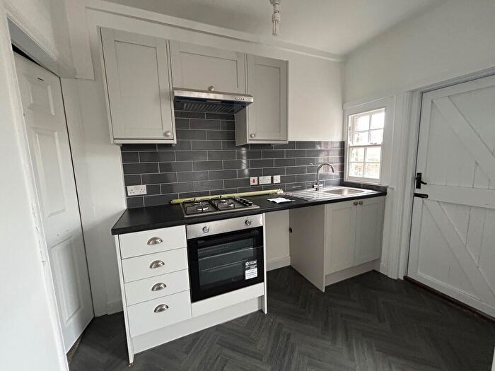 2 Bedroom House To Rent In Grove Street, L15