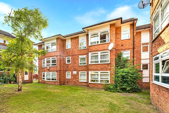 1 Bedroom Flat For Sale In Strode Close, Muswell Hill, N10