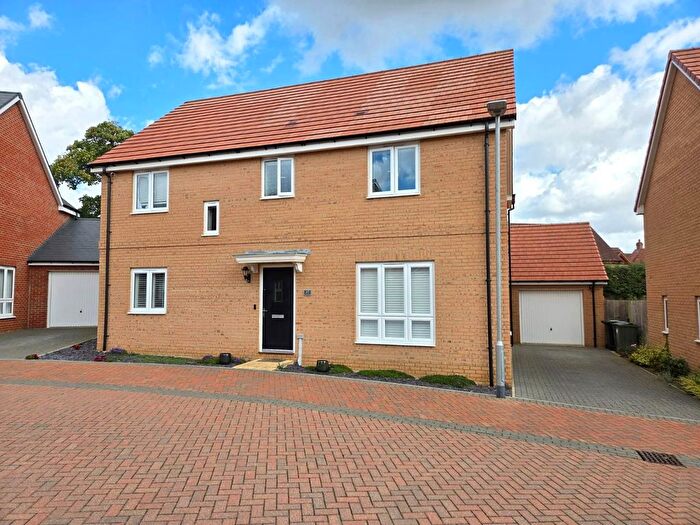 4 Bedroom Detached House For Sale In Tear Crescent, Potton, Bedfrodshire, SG19
