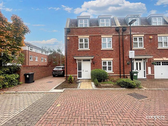 4 Bedroom Town House To Rent In Truesdales, Ickenham, UB10
