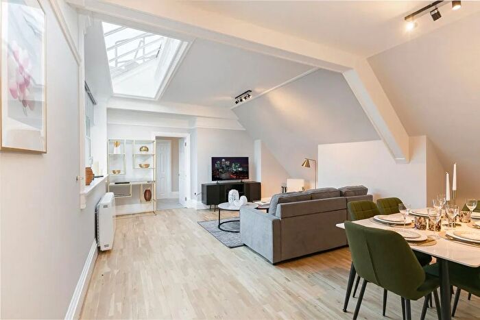 3 Bedroom Flat To Rent In Bank Chambers, Marylebone, W1U