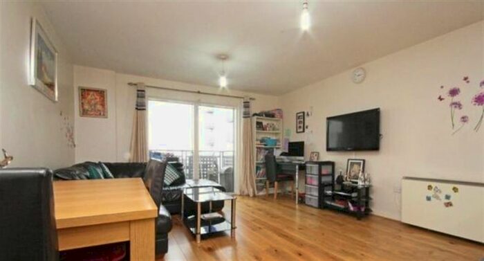 2 Bedroom Flat To Rent In Prince Regent Road, Hounslow, TW3