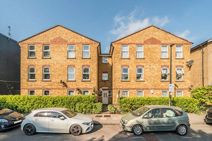 1 Bedroom Flat To Rent In St. Leonards Street, Bomley By Bow, E3