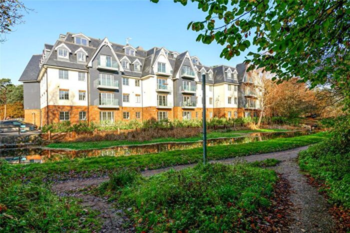 2 Bedroom Flat To Rent In Woking, Surrey, GU21