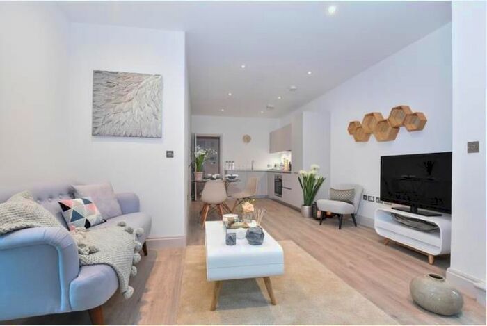 2 Bedroom Flat To Rent In Chiswick High Road, London, W4