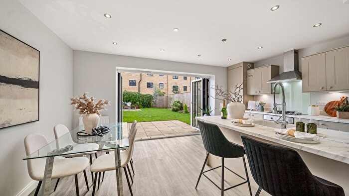3 Bedroom End Of Terrace House For Sale In Hawkshead Road, Glossop, SK13