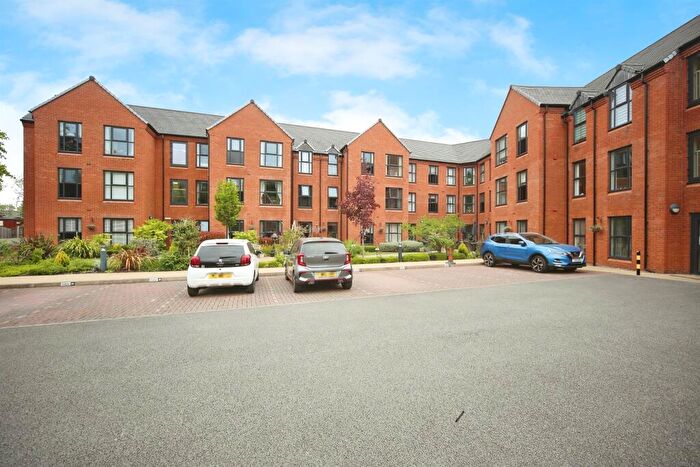 2 Bedroom Flat For Sale In Clive Road, Redditch, B97