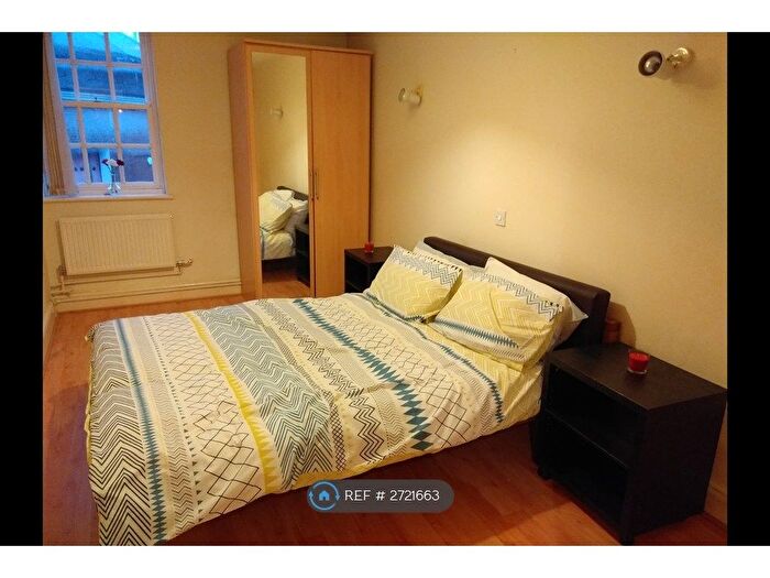 1 Bedroom Flat To Rent In Brunel Court, London, SE16