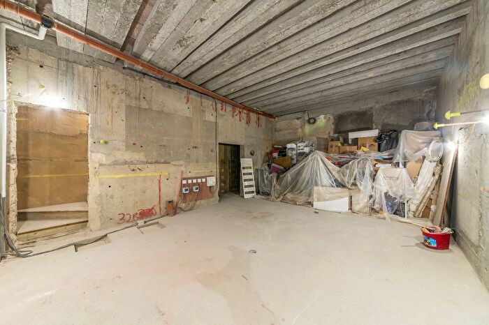 1 Bedroom Mews For Sale In Princes Gate Mews, Knightsbridge, London, SW7