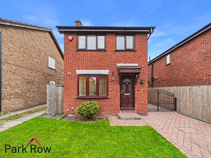 3 Bedroom Detached House For Sale In Pinfold Way, Sherburn In Elmet, Leeds, LS25