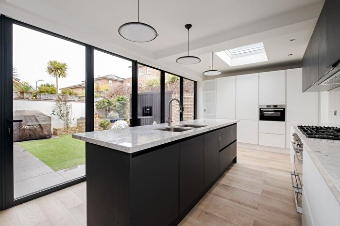 4 Bedroom Terraced House To Rent In Tottenham Road, London, N1