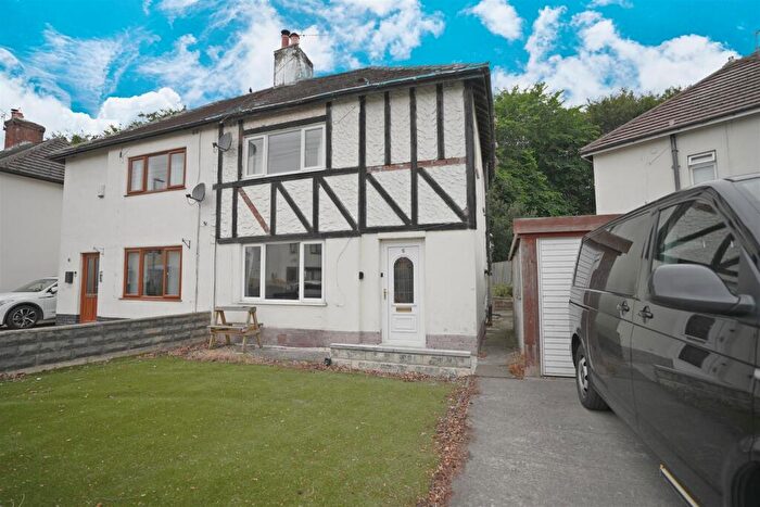 3 Bedroom Semi-Detached House For Sale In Chevinedge Crescent, Halifax, HX3