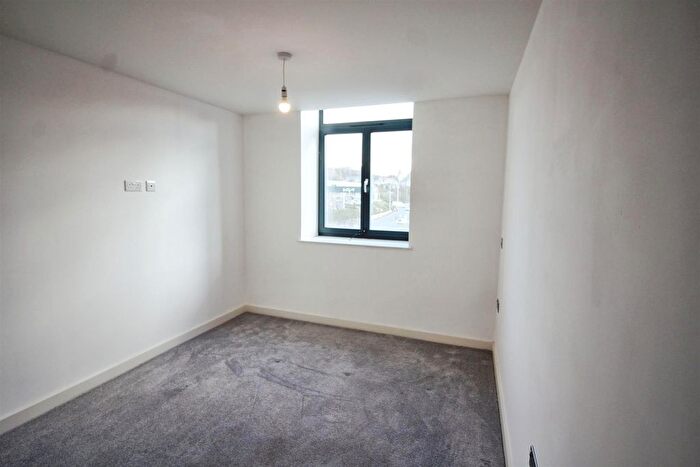 2 Bedroom Flat To Rent In Cape Street, Bradford, BD1