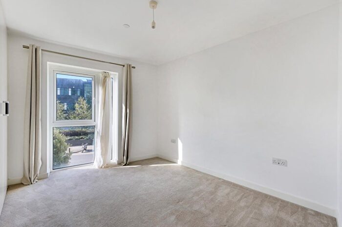 2 Bedroom Flat To Rent In Bower House, Hendon, London, NW9