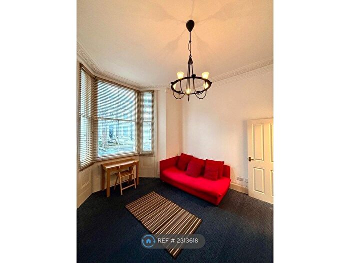 Studio To Rent In Hammersmith Grove, London, W6