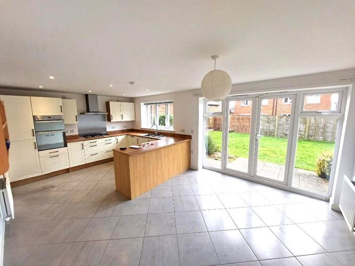 4 Bedroom Detached House To Rent In Camp Road, OX25