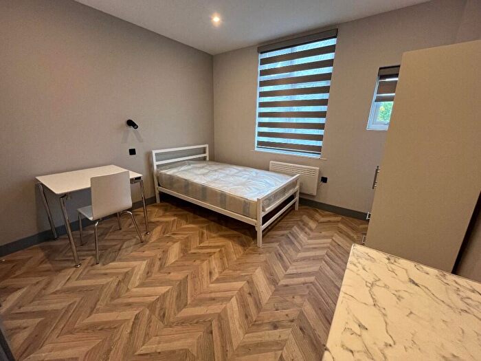 Studio To Rent In Finchley Road, London, NW11