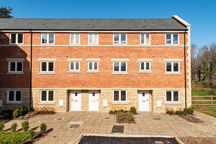 4 Bedroom Semi Detached House For Sale In Polebarn Road, Trowbridge, BA14