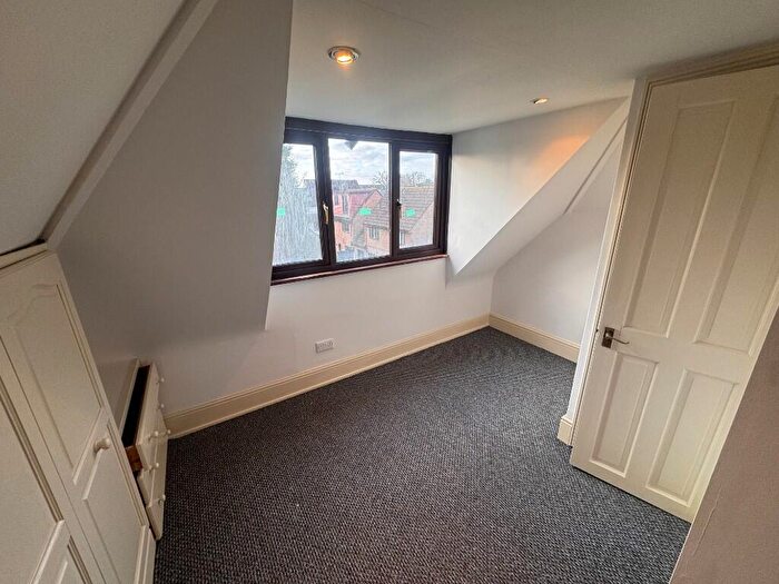 Studio To Rent In Tavistock Road, London, E18