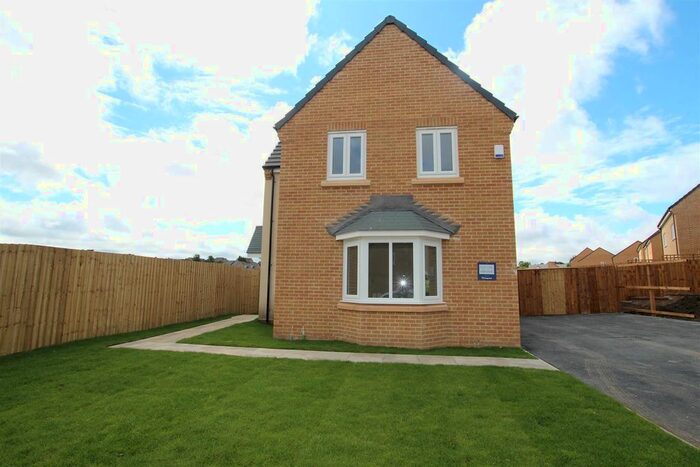 3 Bedroom Detached House To Rent In Quarry Bank Road, Fagley, Bradford, BD2