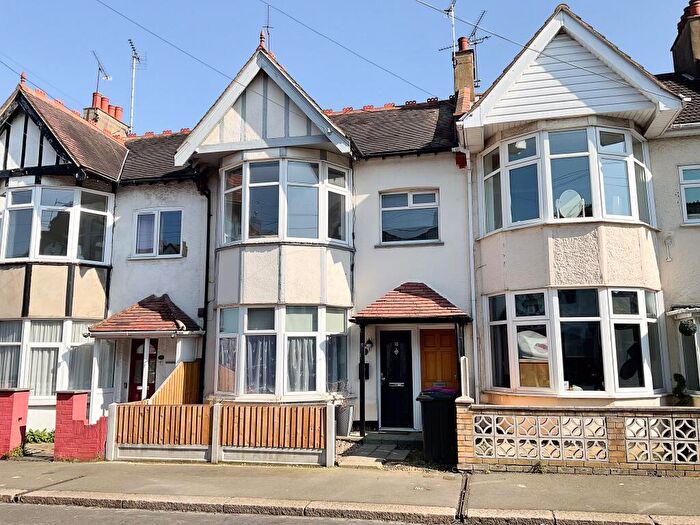 1 Bedroom Flat For Sale In Southview Drive, Westcliff-on-Sea, SS0