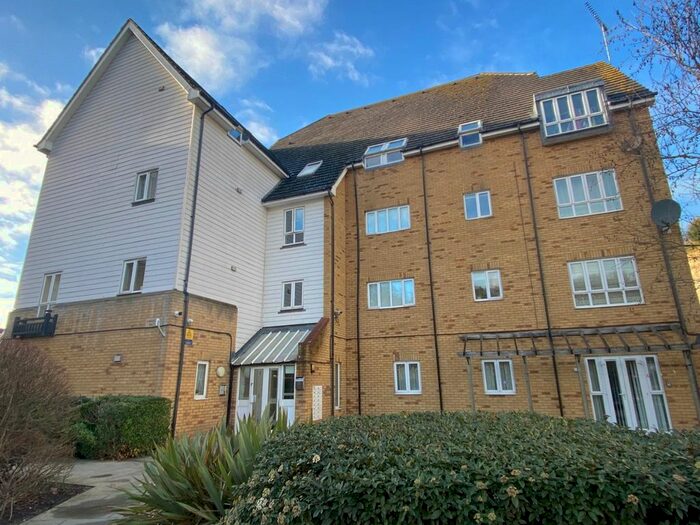2 Bedroom Flat To Rent In Compass Court, Waterside, Gravesend, Kent, DA11