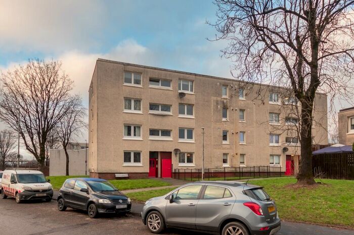 3 Bedroom Flat To Rent In Wellington Place, Clydebank, Scotland, G81