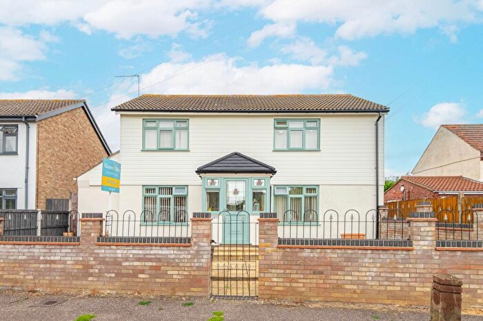 4 Bedroom Detached House For Sale In Station Road, Hopton, NR31