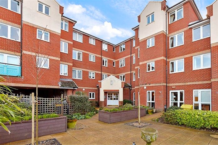 2 Bedroom Flat For Sale In Richmond Street, Herne Bay, Kent, CT6