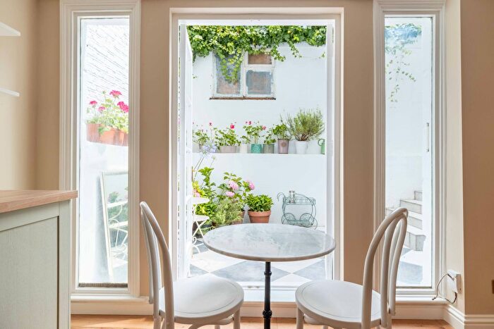 1 Bedroom Flat For Sale In Ladbroke Grove, W10