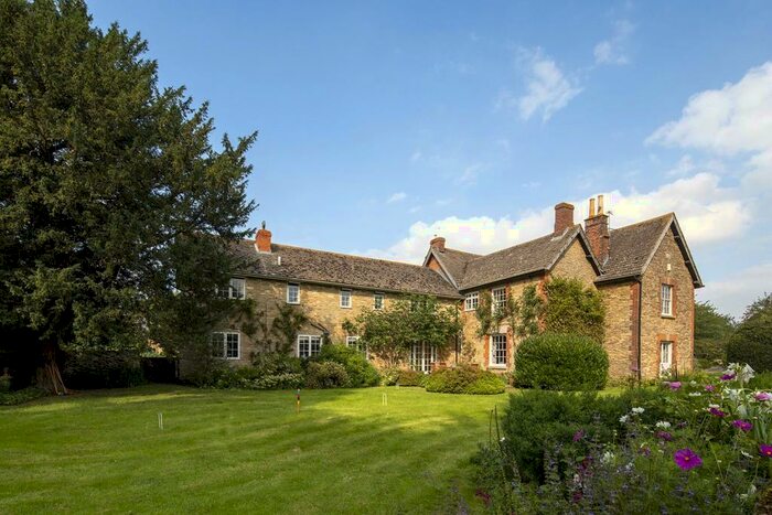 8 Bedroom Equestrian Facility For Sale In Buckland Marsh, Faringdon, Oxfordshire, SN7