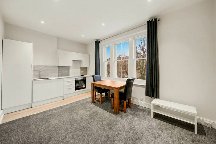 1 Bedroom Flat To Rent In Redcliffe Gardens, Chelsea, SW10