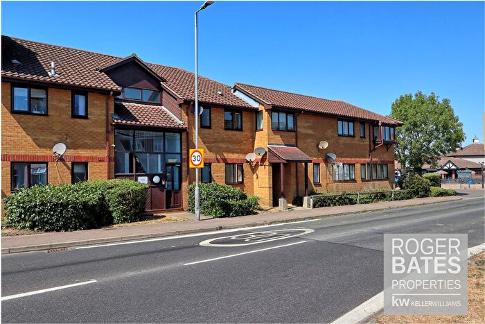 1 Bedroom Flat For Sale In Radwinter Avenue, Wickford, SS12